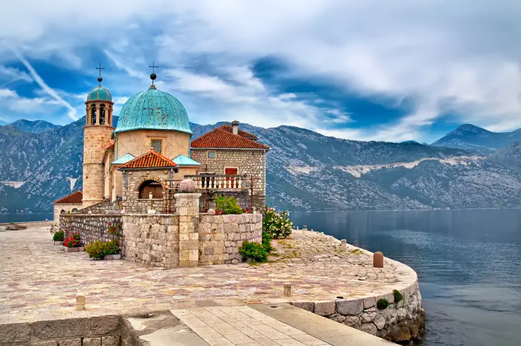 isola madonna dello scalpello montenegro