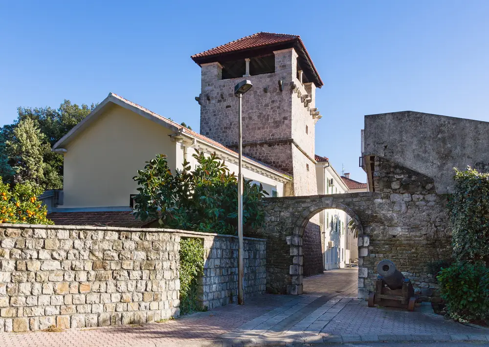 palazzo buca tivat montenegro