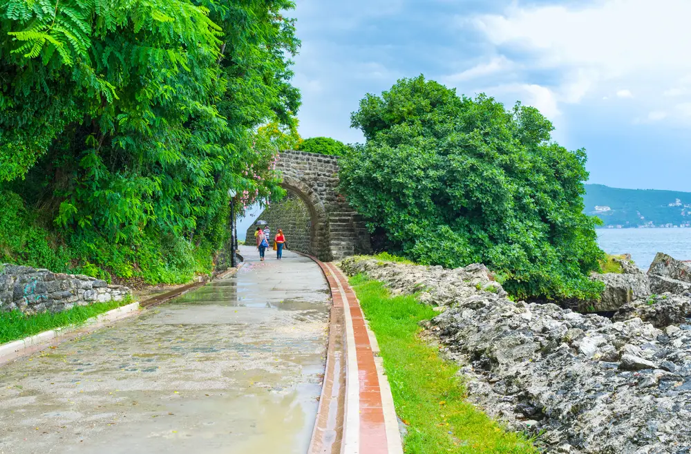 pet danica promenade herceg novi montenegro