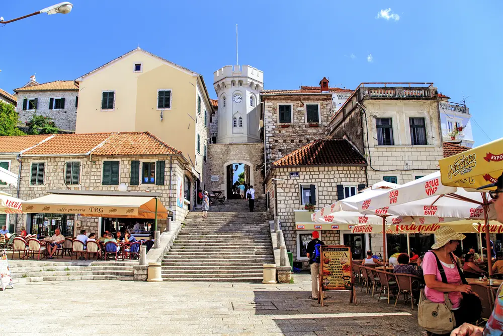 torre orologio herceg novi montenegro