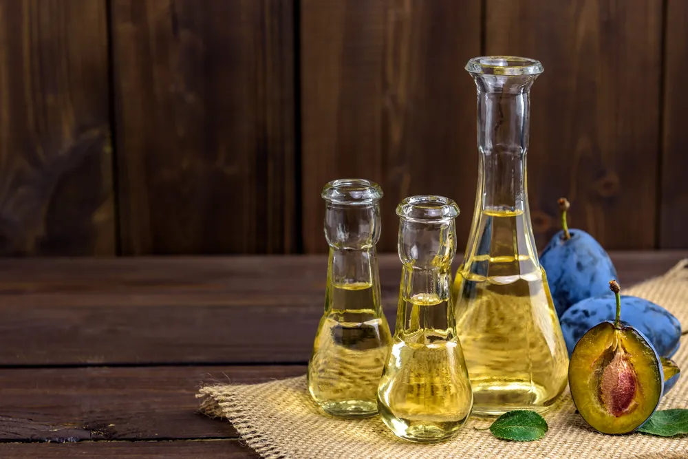 Cosa comprare in Montenegro: un viaggio tra souvenir e shopping 8 rakija montenegro