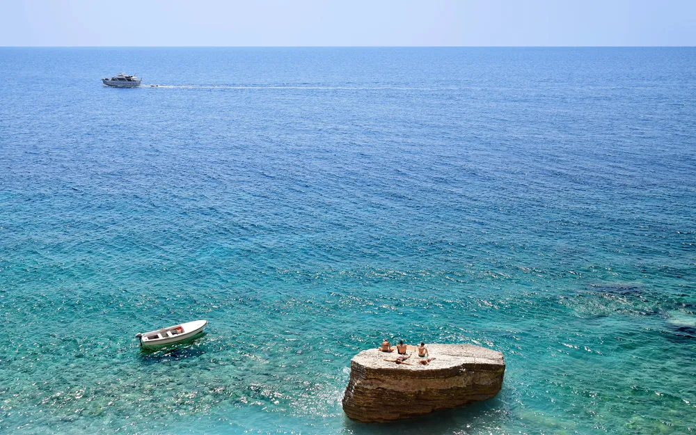 baia petrovac na moru montenegro