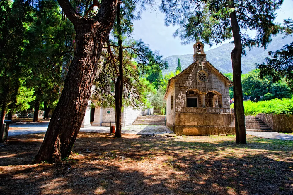 Cosa vedere a Risan, la perla delle Bocche di Cattaro 3 chiesa san pietro risan montenegro