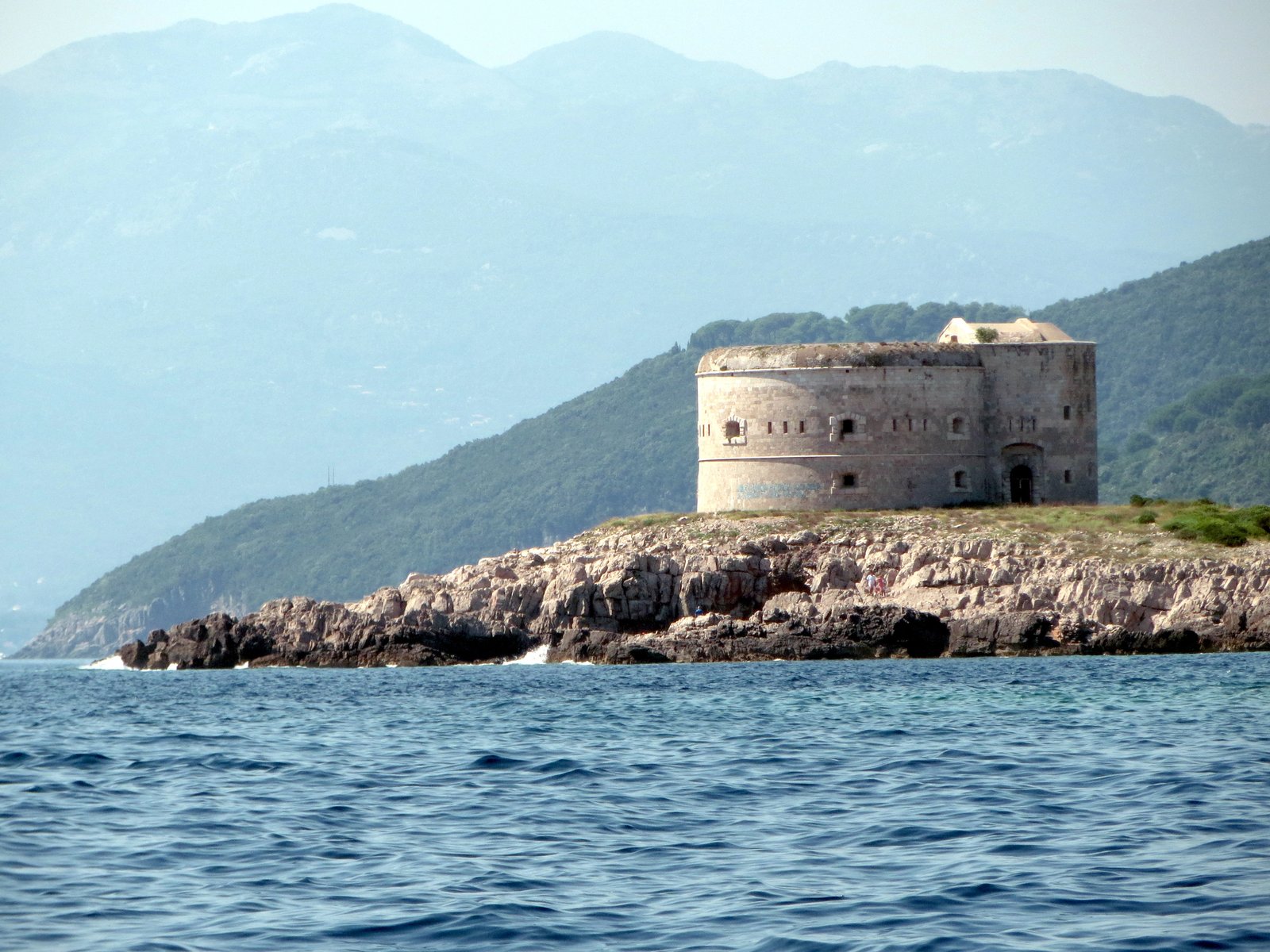 Le migliori spiagge di Tivat 2 Cosa vedere alla penisola di Lustica