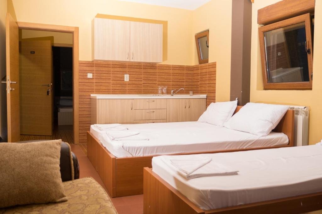Cosa vedere al Monastero di Ostrog, il santuario nella roccia dedicato a San Basilio 3 Hotel Perjanik montenegro