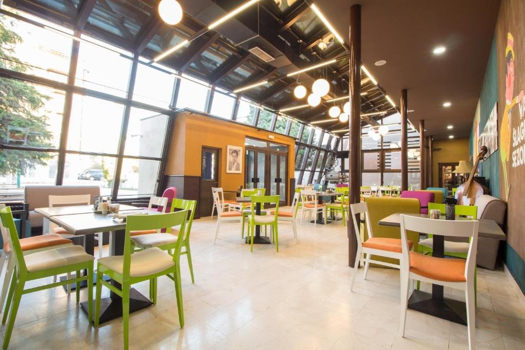 Cosa vedere a Nikšić, la "capitale" della birra montenegrina 3 Hotel Yugoslavia montenegro