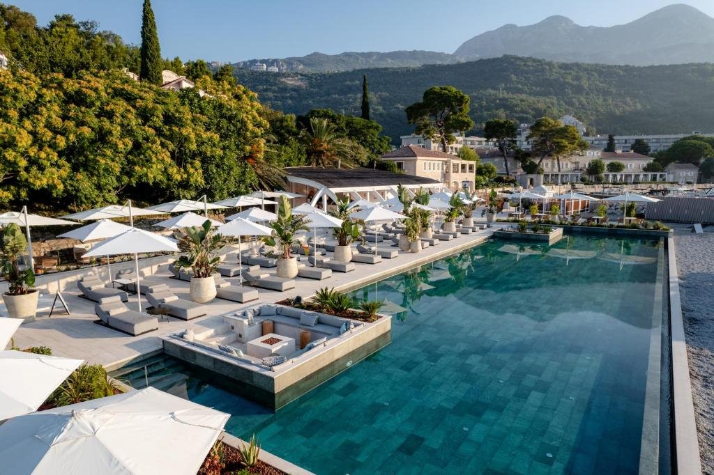 Cosa vedere alle Bocche di Cattaro: itinerario tra borghi medievali e panorami da brivido 2 Lazure Hotel Marina montenegro