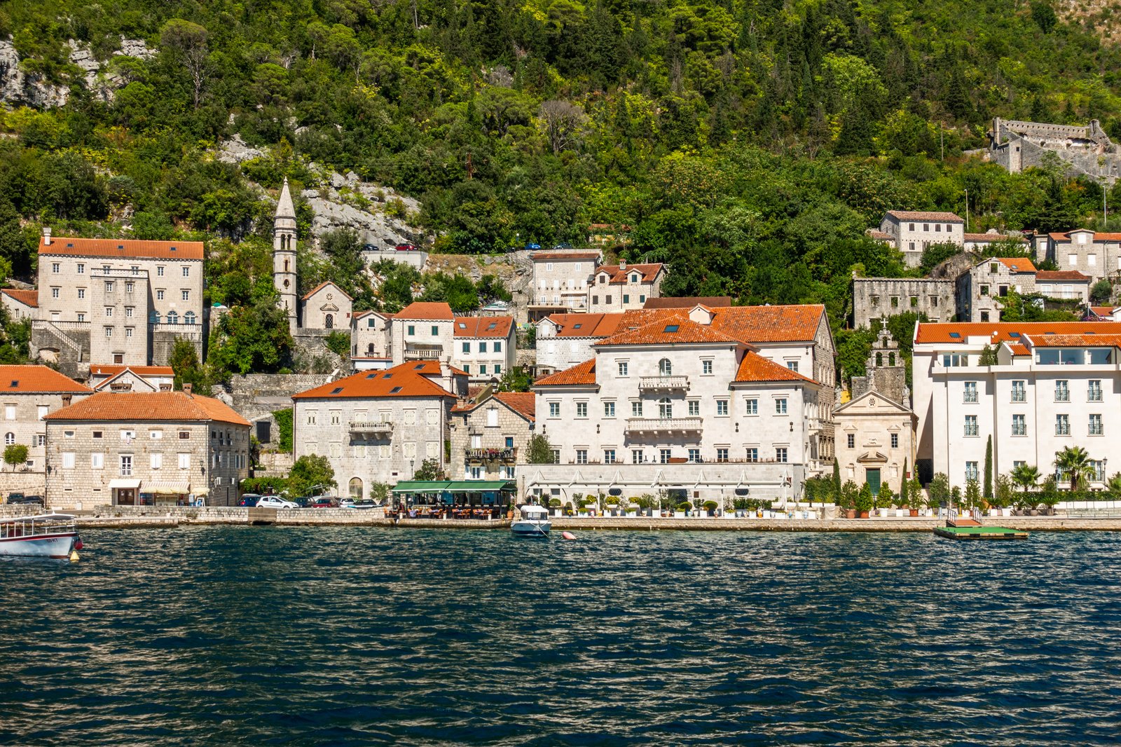 Cosa vedere a Perast, la perla barocca delle Bocche di Cattaro tra isole magiche e palazzi veneziani 8 Palazzo Smekja Perast Montenegro
