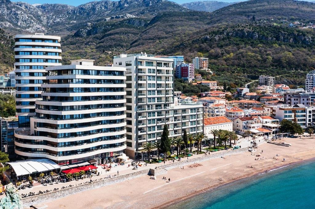 Alla scoperta di Bečići, la spiaggia più bella della riviera di Budva 6 Royalisa Suites Residence Rafailovici Montenegro