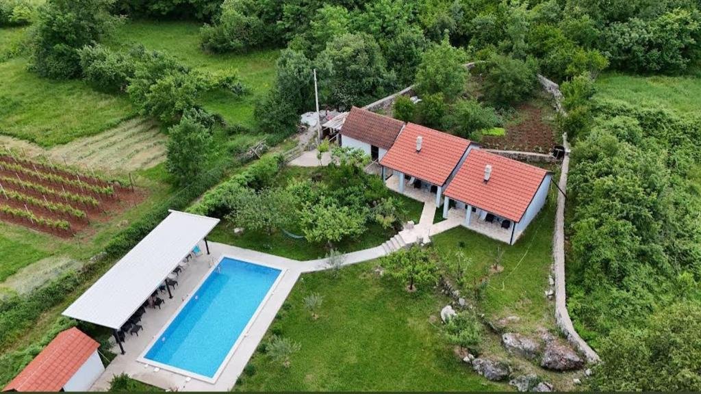 Rijeka Crnojevica: guida completa alle 5 attrazioni imperdibili 2 Rustic village montenegro