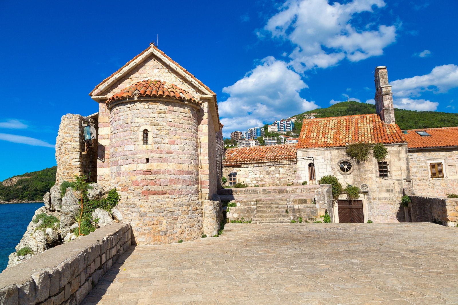 Cosa vedere a Budva, tra spiagge cristalline, movida notturna ed un centro storico unico 5 citadela budva montenegro