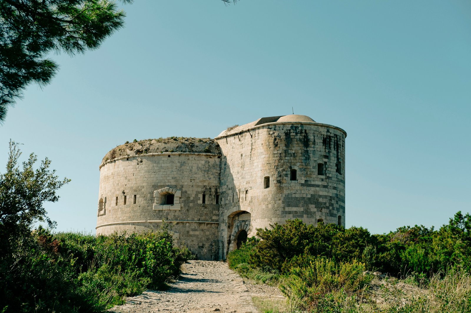 Cosa vedere alla penisola di Luštica 4 fortezza di arza penisola lustica montenegro