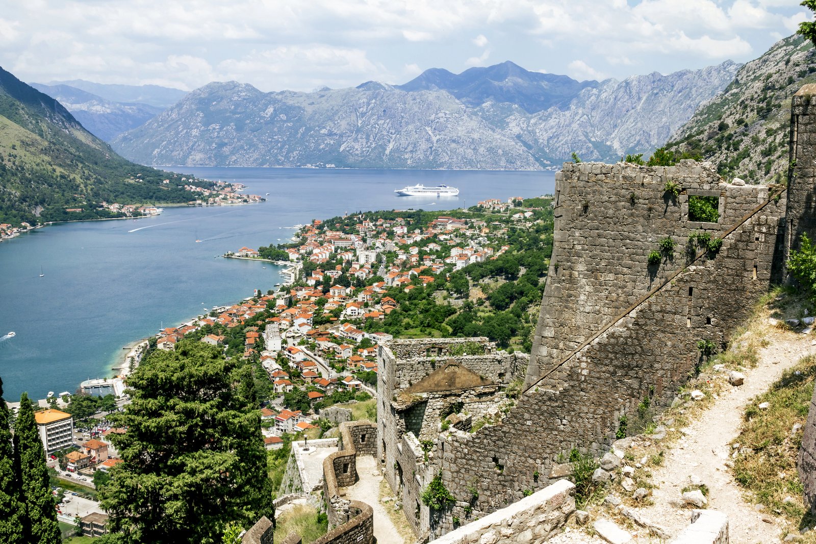 Cosa vedere a Kotor, il patrimonio UNESCO tra mura medievali, gatti randagi e le Bocche di Cattaro 5 fortezza san giovanni kotor montenegro