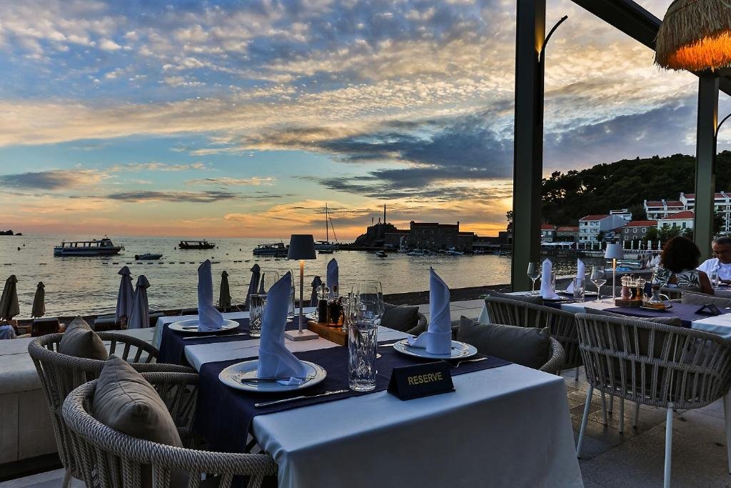 hotel riva petrovac na moru montenegro