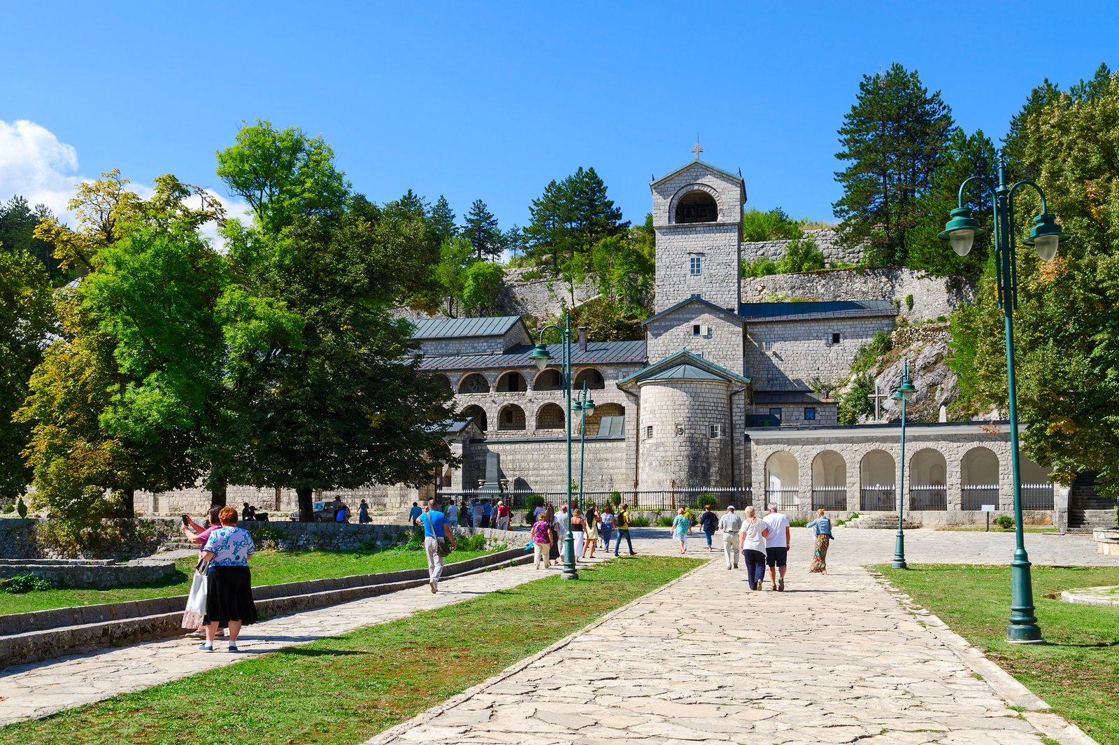 Cosa vedere a Cetinje, la capitale storica e culturale del Montenegro 8 monastero cetinje montenegro