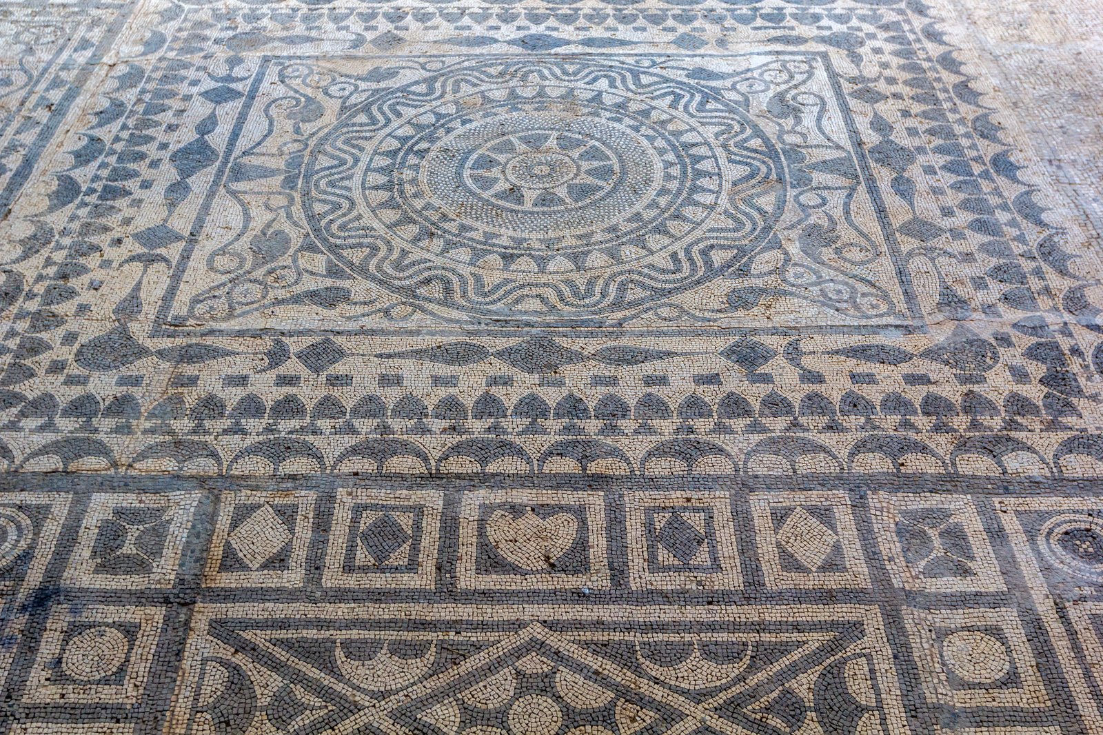 Cosa vedere a Risan, dove il passato romano riaffiora nelle Bocche di Cattaro 7 mosaico villa romana risan montenegro