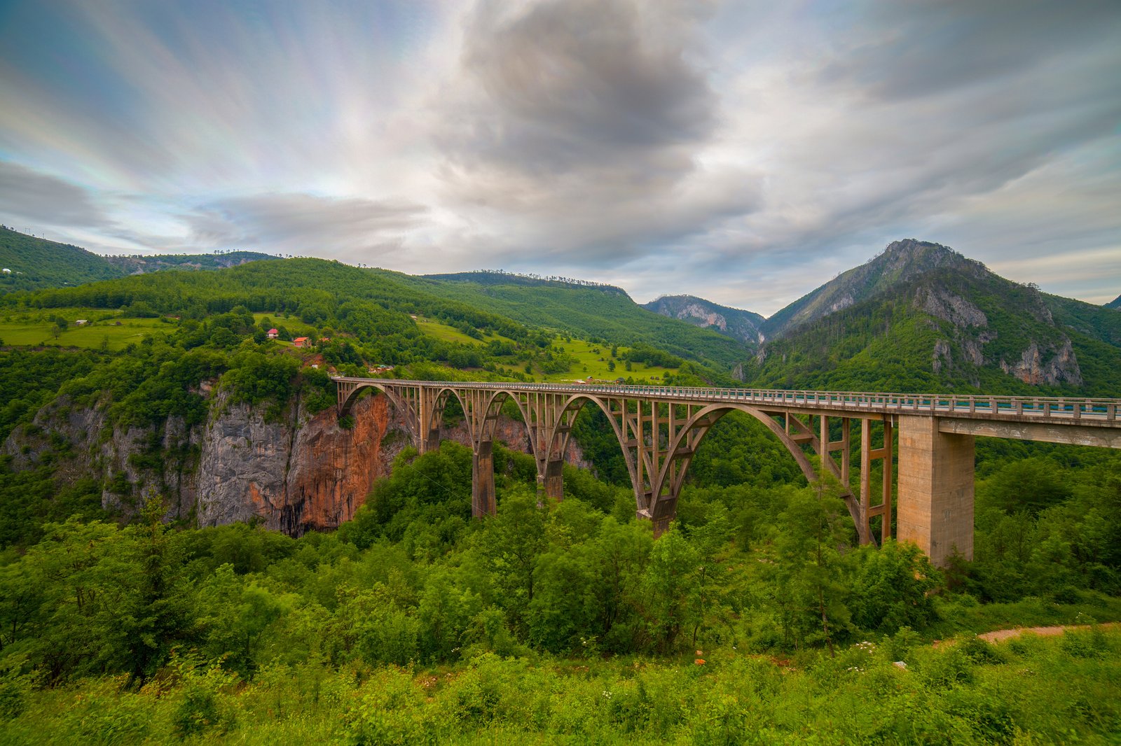 Cosa vedere al Canyon Tara: tra l’adrenalina del rafting e la magia del Ponte Đurđević 5 ponte Durdevica Tara montenegro