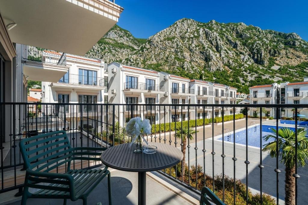 Cosa vedere a Risan, dove il passato romano riaffiora nelle Bocche di Cattaro 2 risan bay montenegro