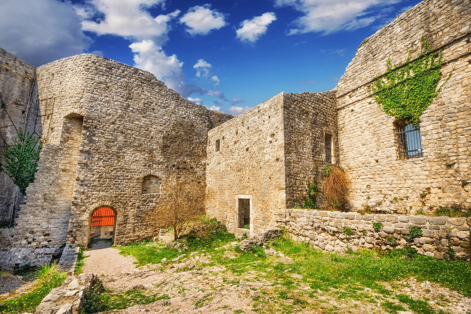 Cosa vedere a Bar (Antivari): i segreti della perla meno esplorata del Montenegro 4 rovine citta vecchia bar montenegro