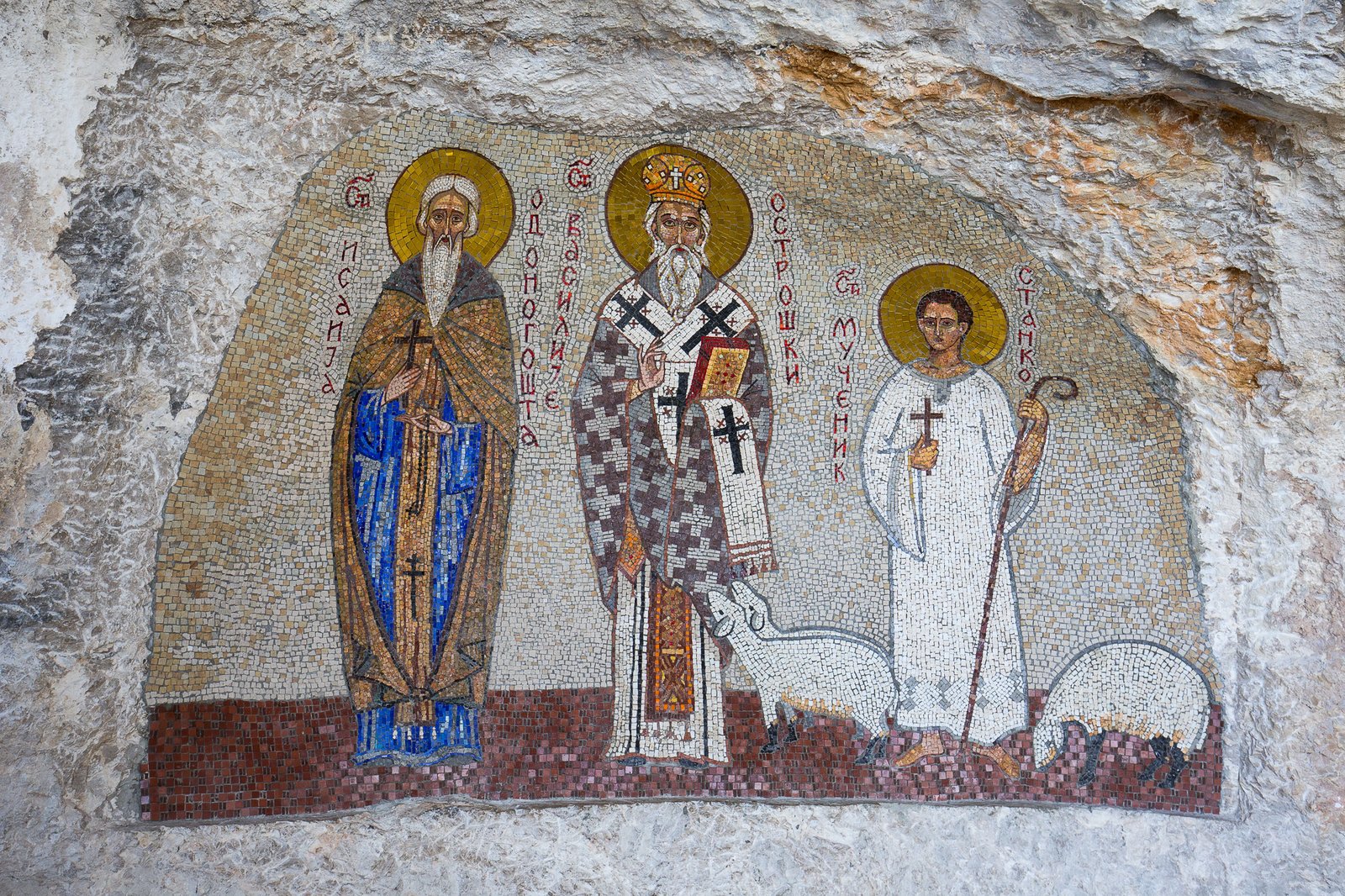 Cosa vedere al Monastero di Ostrog, il santuario nella roccia dedicato a San Basilio 4 san basilio monastero ostrog montenegro