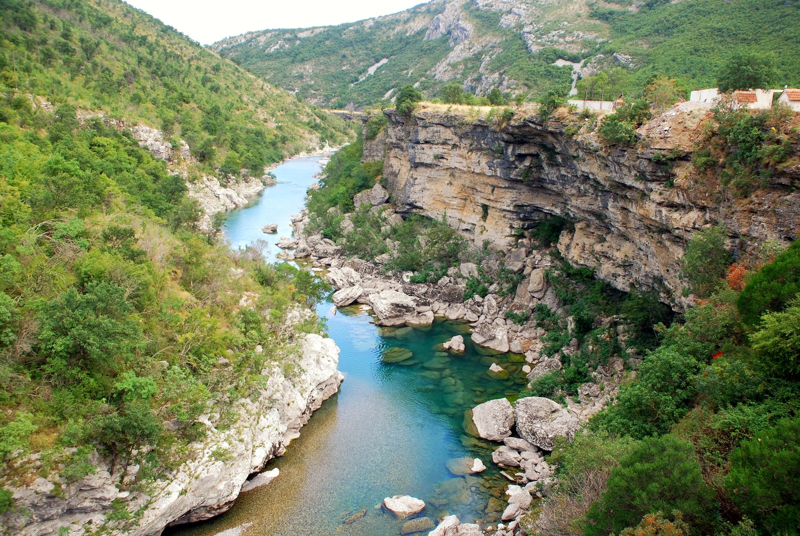 Cosa vedere al Canyon Tara: tra l’adrenalina del rafting e la magia del Ponte Đurđević 4 tara canyon montenegro