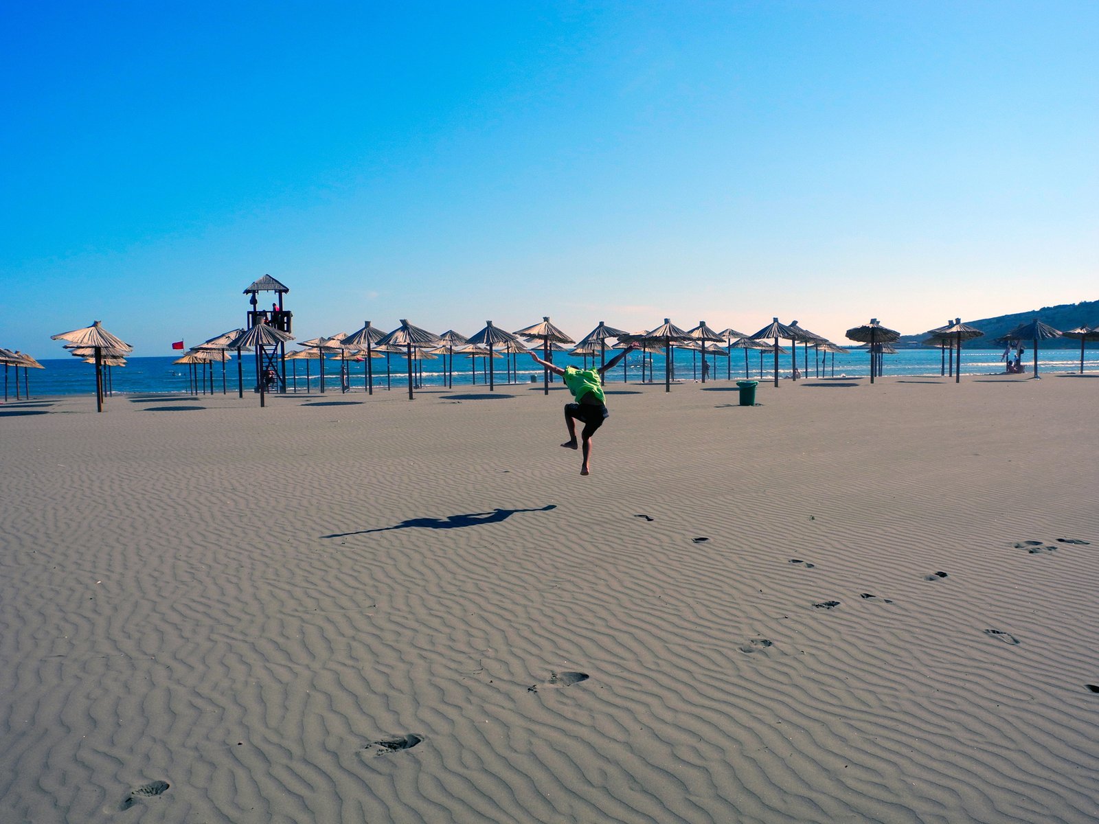 Cosa vedere a Ulcinj, la città dei pirati dove l’Oriente incontra il mare del Montenegro 9 velika plaza ulcinj montenegro