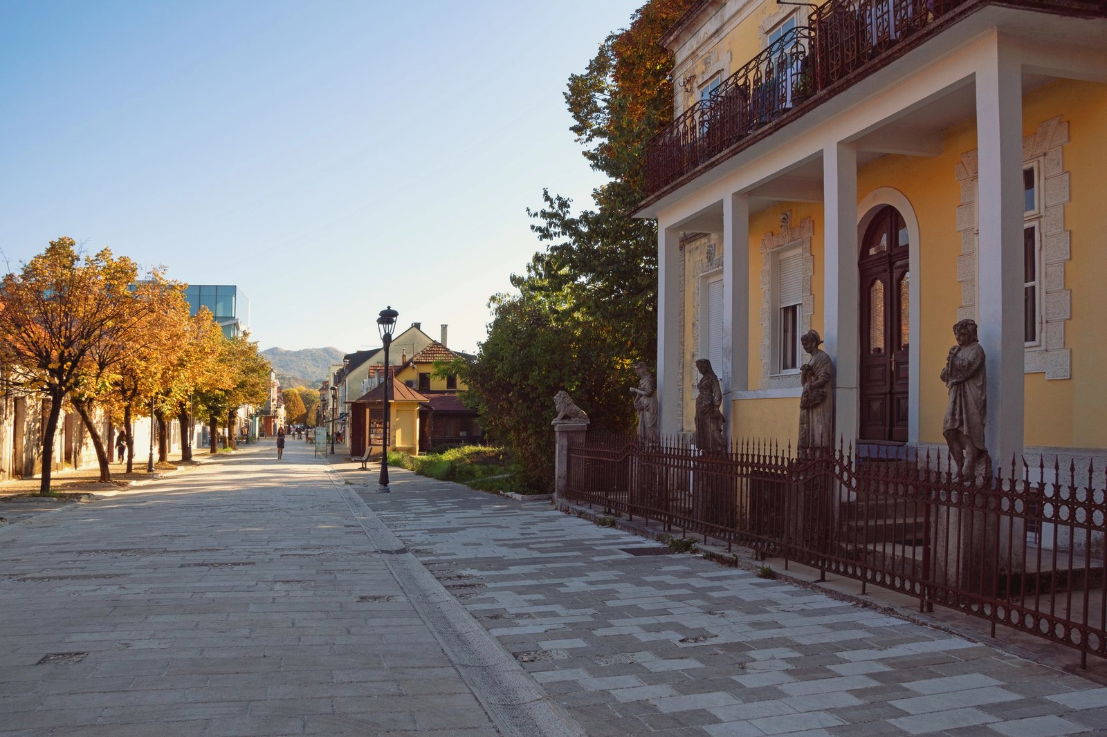 Cosa vedere a Cetinje, la capitale storica e culturale del Montenegro 11 via njegoseva cetinje montenegro