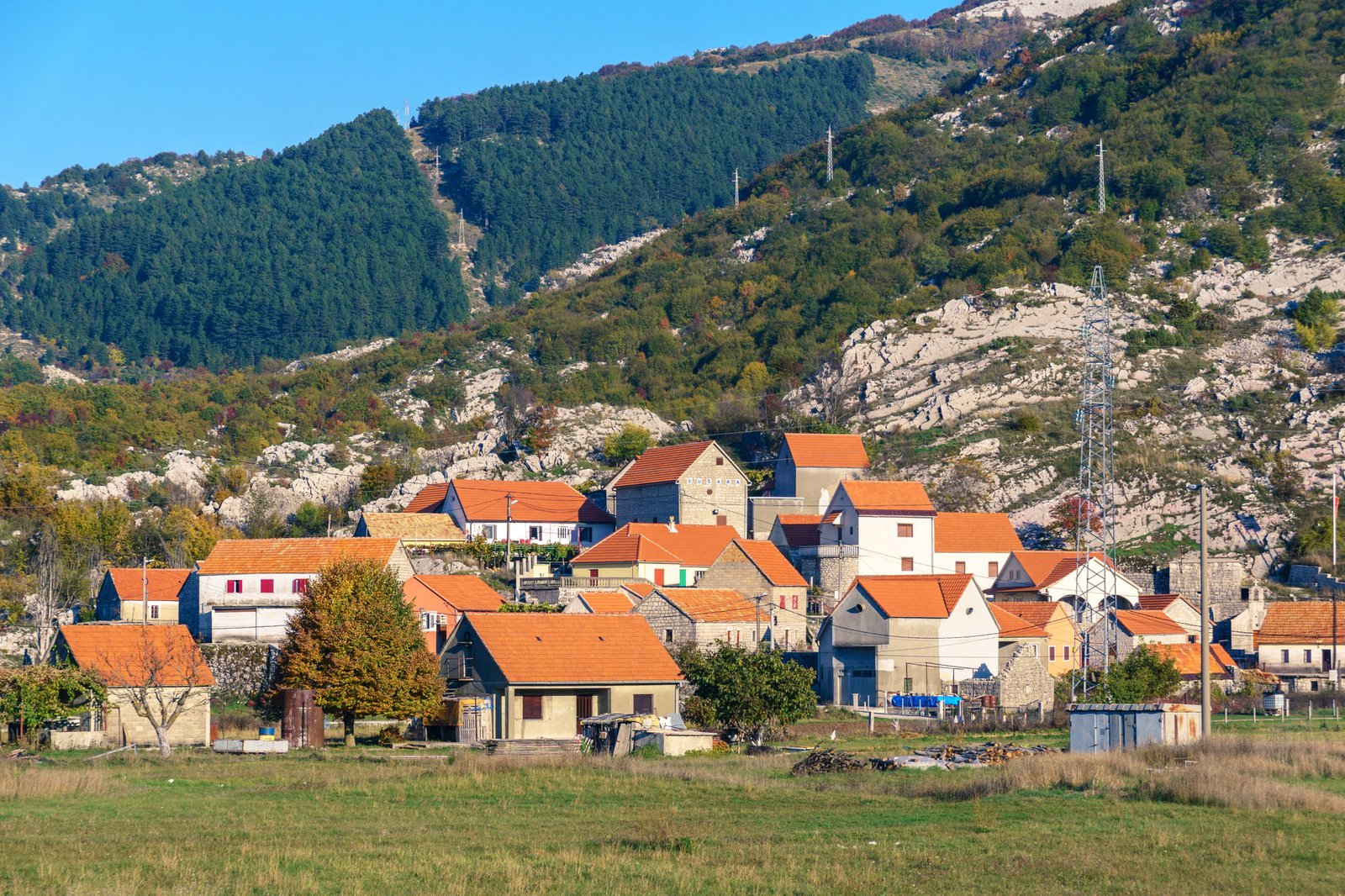 Alla scoperta del Monte Lovćen, la terrazza panoramica del Montenegro 7 villaggio Njegusi montenegro