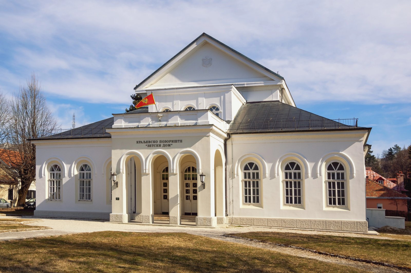 Cosa vedere a Cetinje, la capitale storica e culturale del Montenegro 13 zetski dom cetinje montenegro