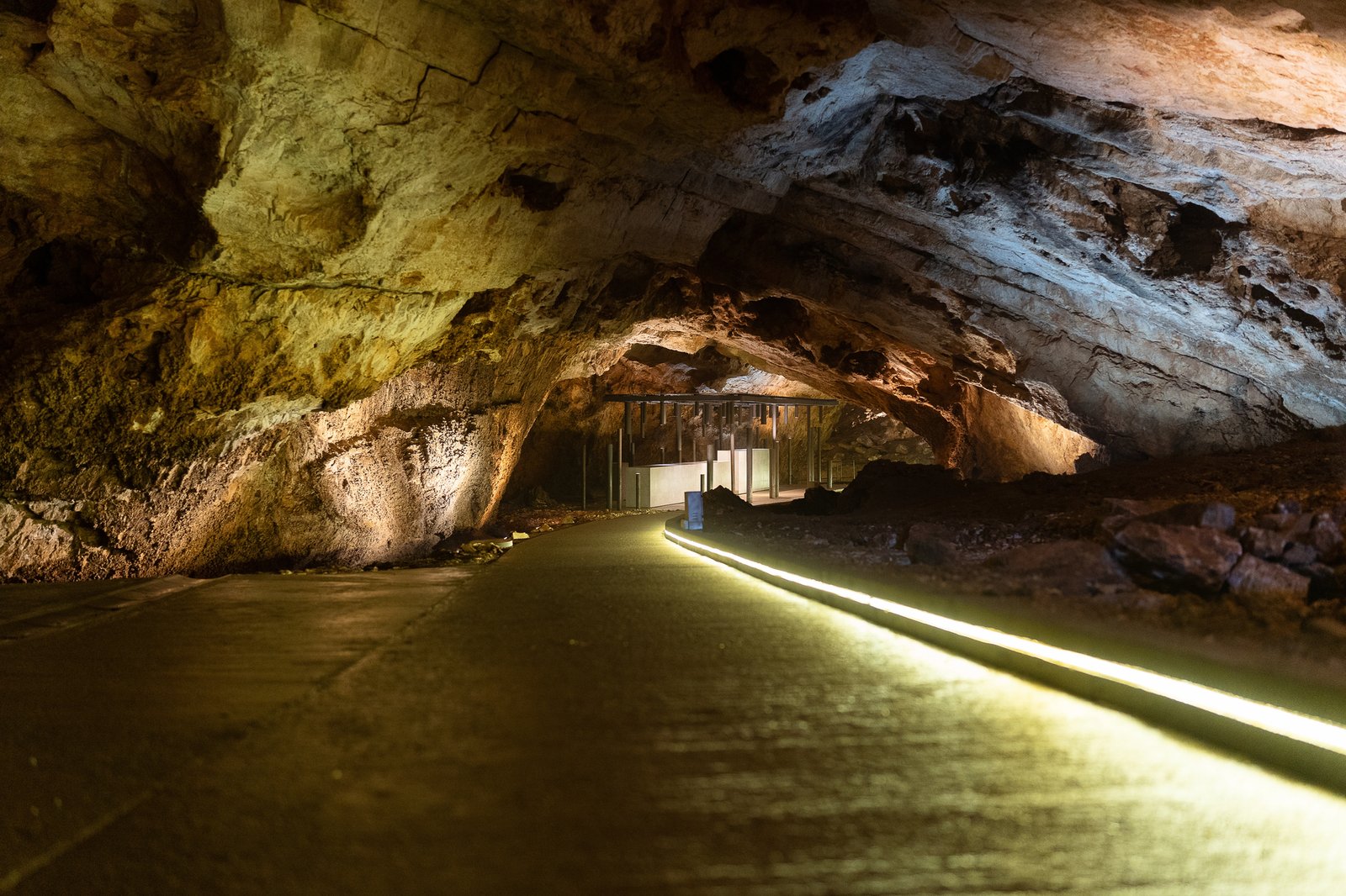 Cosa vedere alla Grotta di Lipa 6 Grotta di Lipa Montenegro3