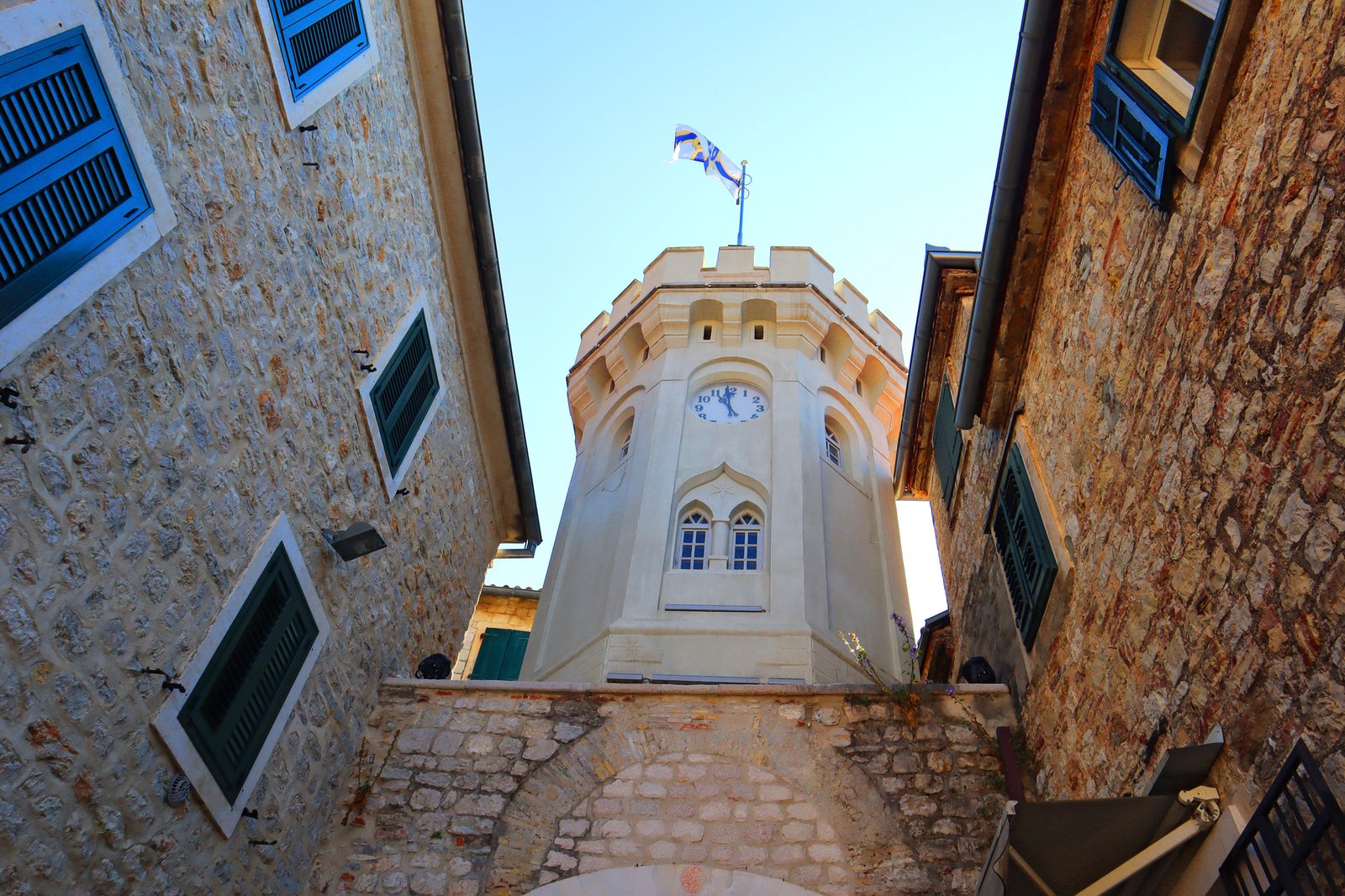 Cosa vedere a Herceg Novi, la città tra Oriente e Occidente 4 Sahat Kula Herceg Novi Montenegro