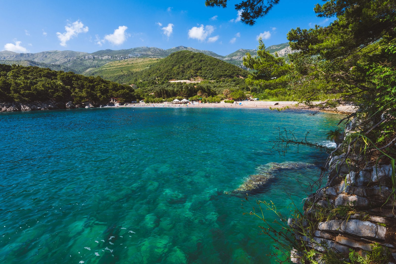 Cosa vedere a Petrovac na Moru, un borgo tra spiagge sabbiose e pini marittimi 5 Spiaggia Lucice Montenegro