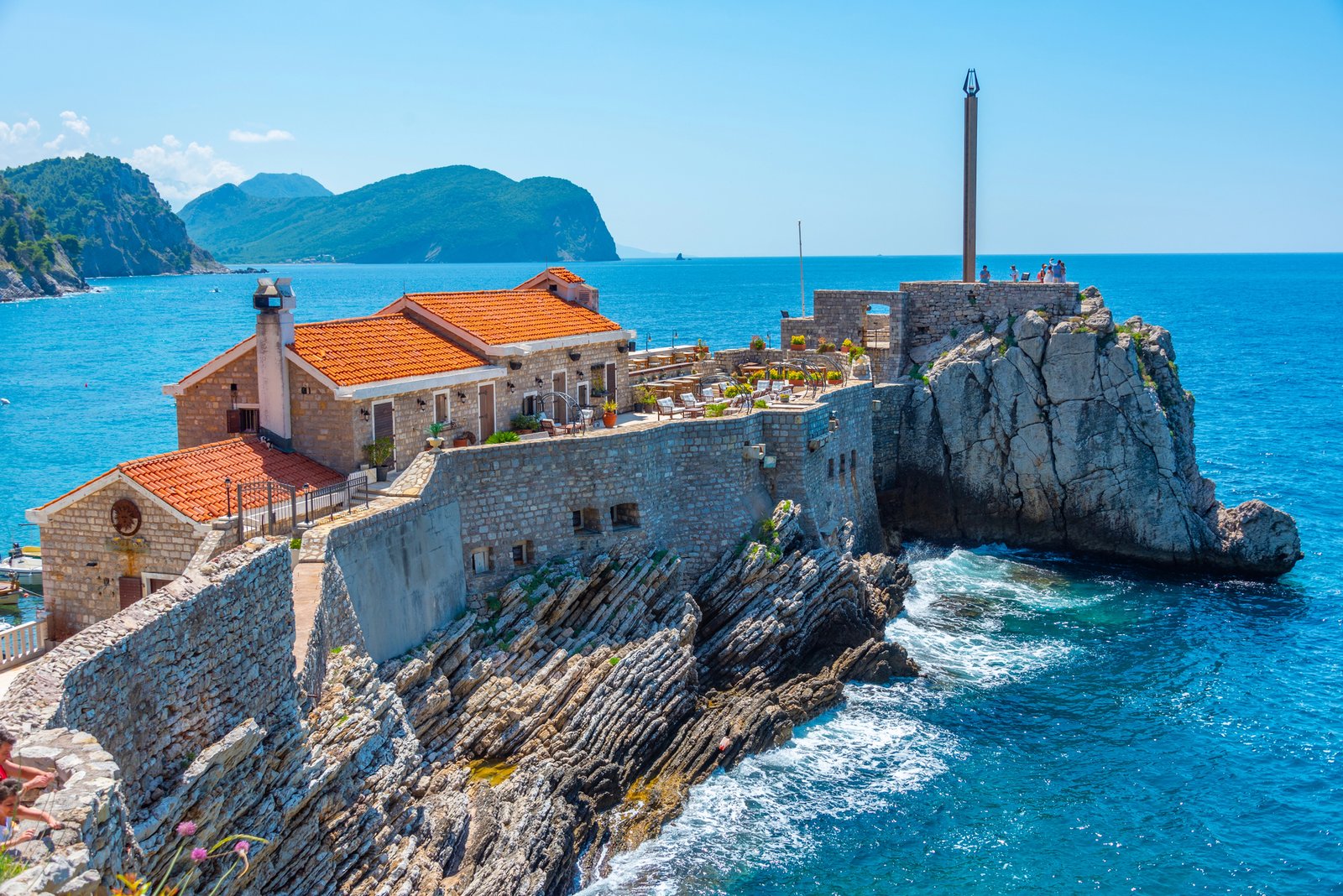 Cosa vedere a Petrovac na Moru, un borgo tra spiagge sabbiose e pini marittimi 11 castello kastio petrovac montenegro