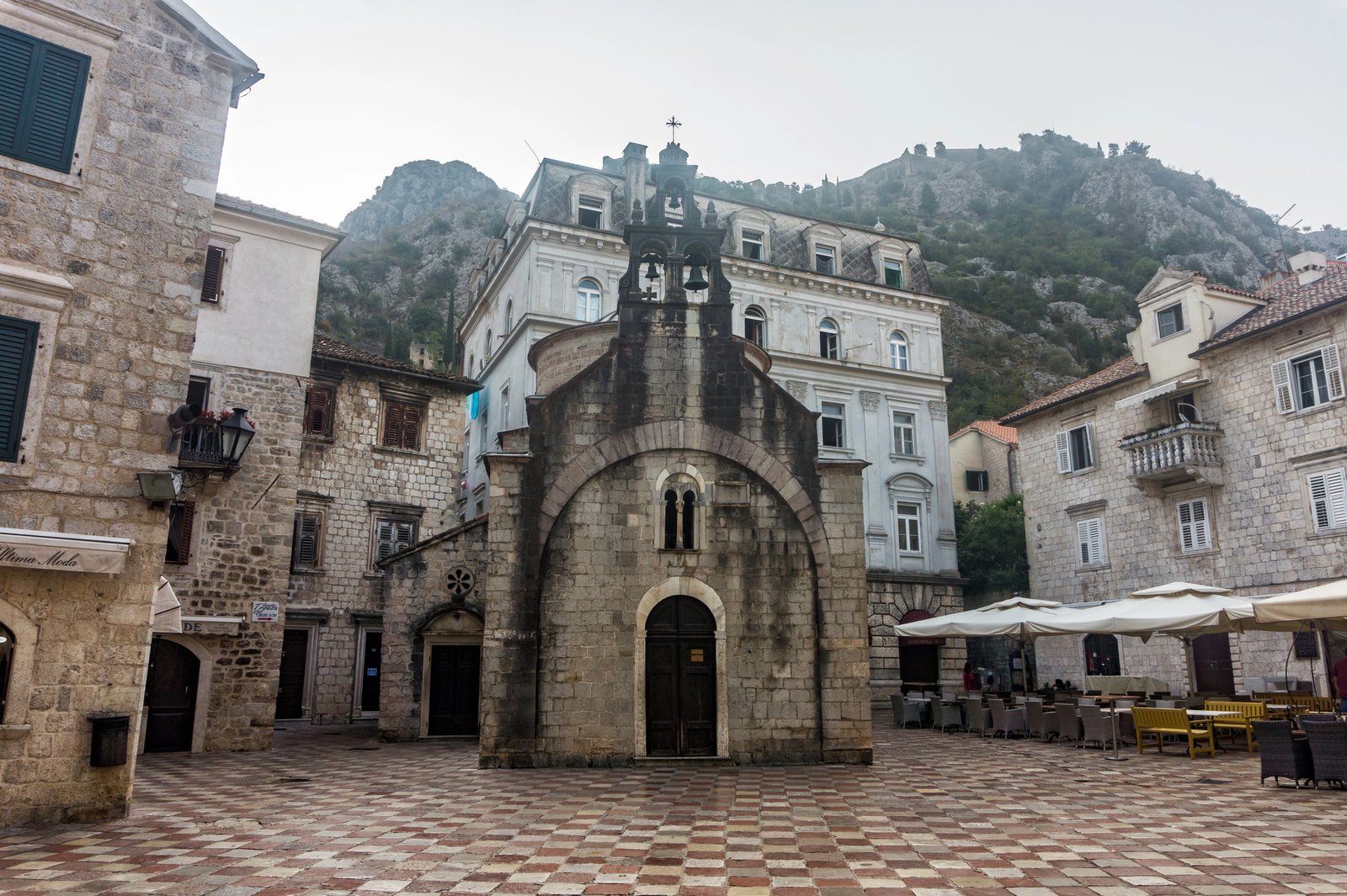 Cosa vedere a Kotor, il patrimonio UNESCO tra mura medievali, gatti randagi e le Bocche di Cattaro 10 chiesa san luca kotor montenegro