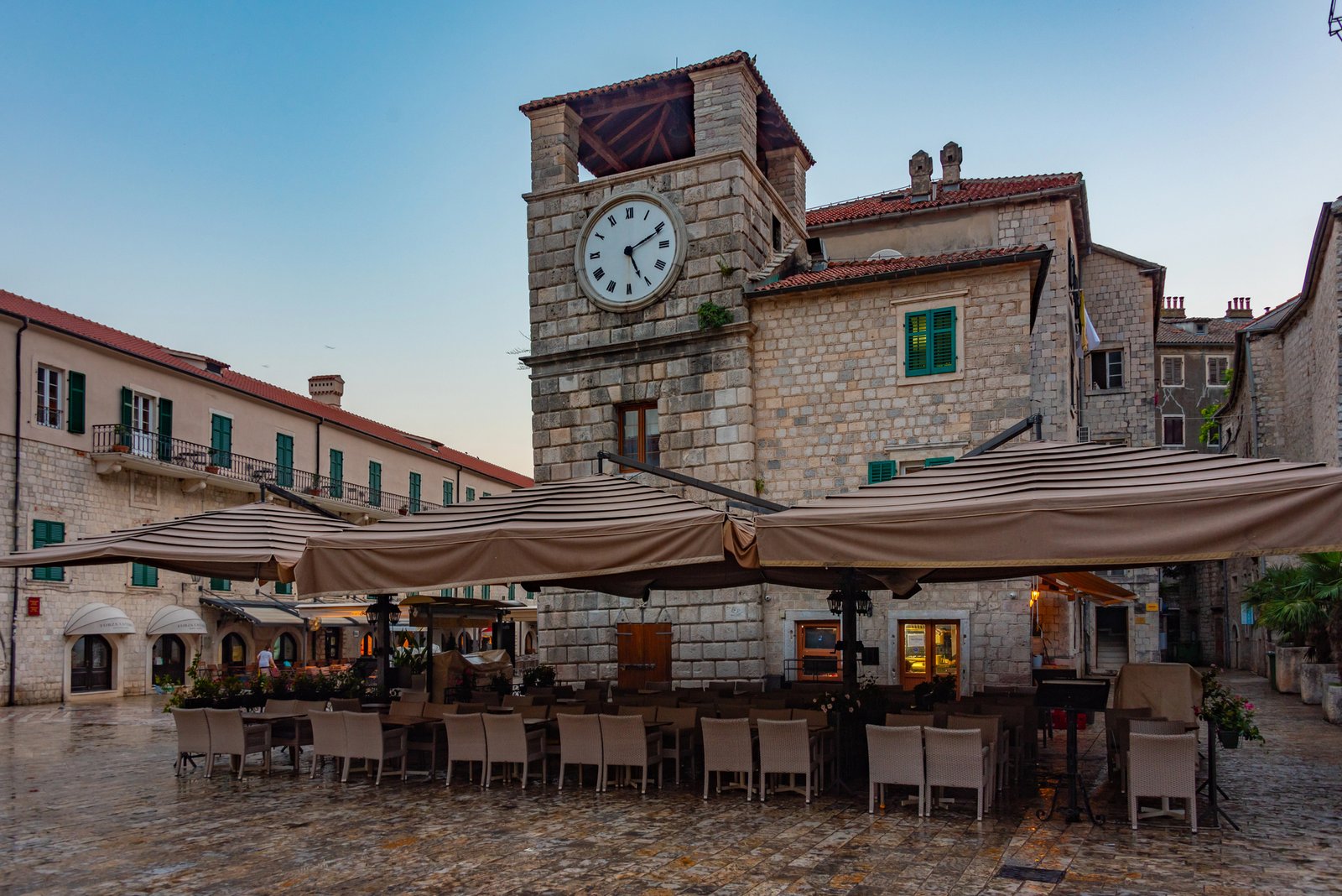 Cosa vedere a Kotor, il patrimonio UNESCO tra mura medievali, gatti randagi e le Bocche di Cattaro 4 cosa vedere centro storico di kotor montenegro