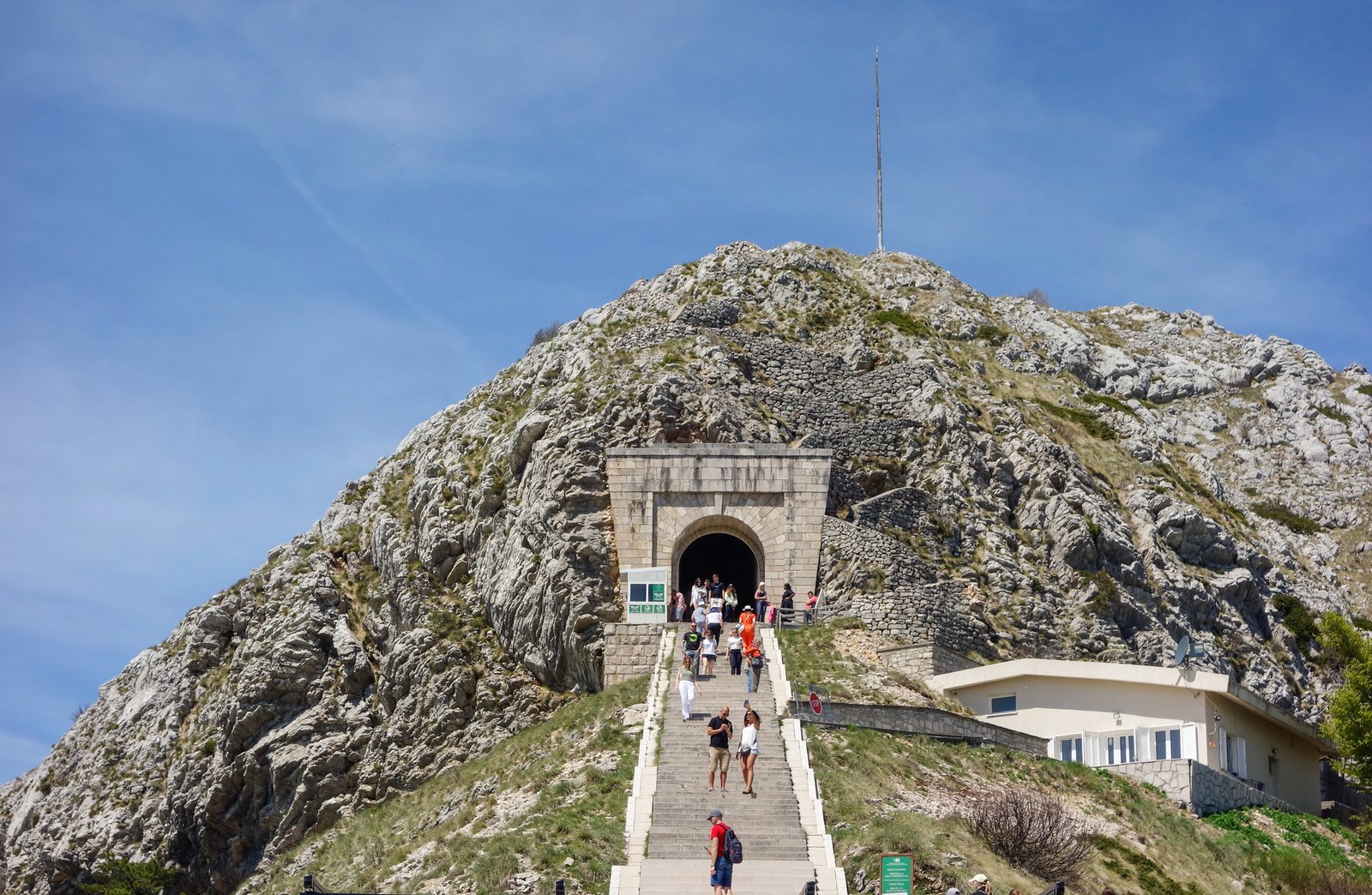 salita mausoleo njegos montenegro