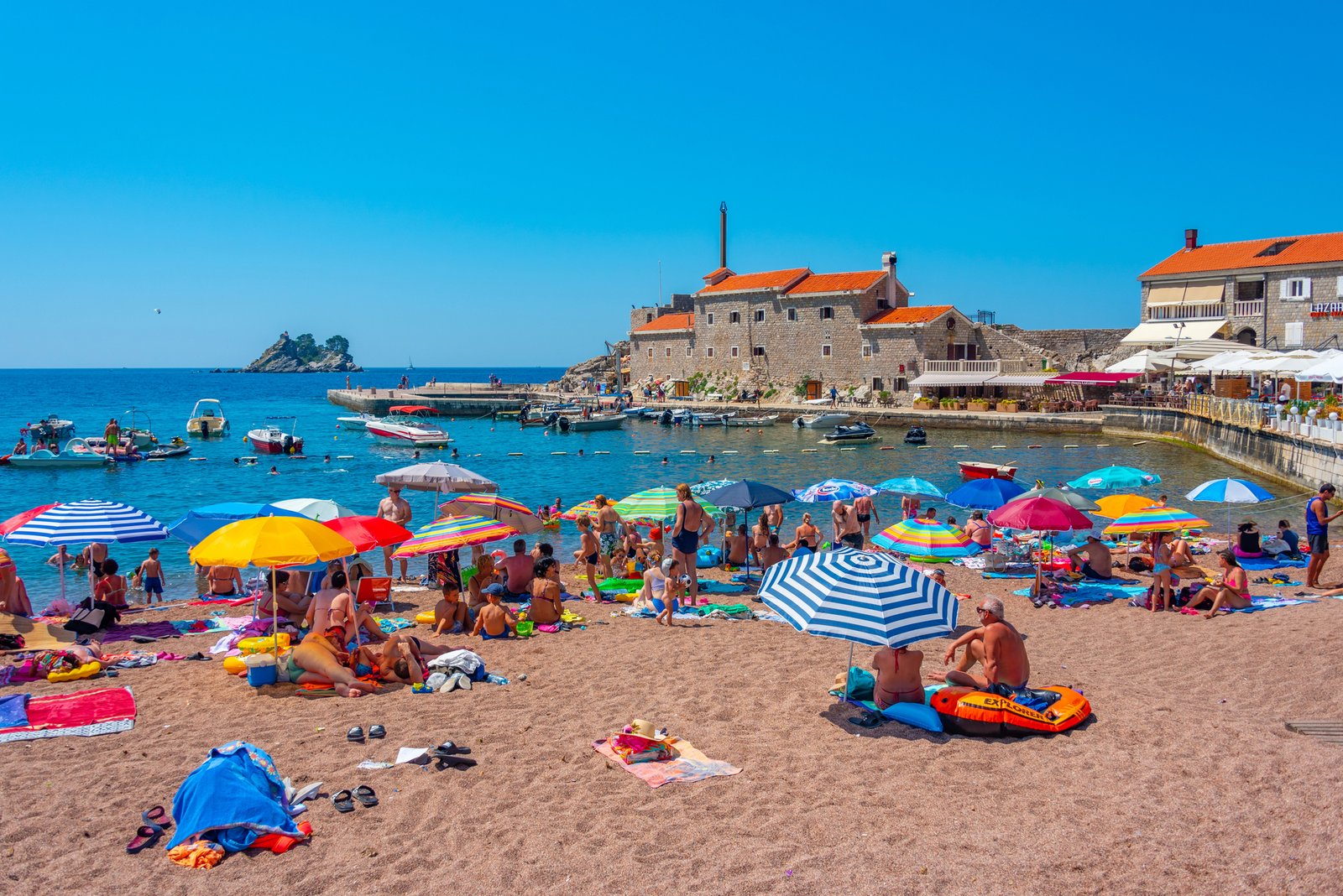 Cosa vedere a Petrovac na Moru, un borgo tra spiagge sabbiose e pini marittimi 4 spiaggia di petrovac na moru montenegro